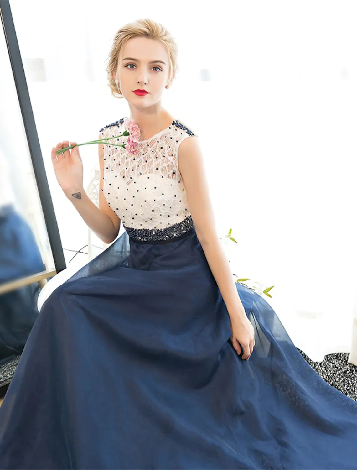 A-Line Elegant Beaded Sequin Prom Formal Evening Dress Sleeveless Floor Length Tulle Over Lace Beading