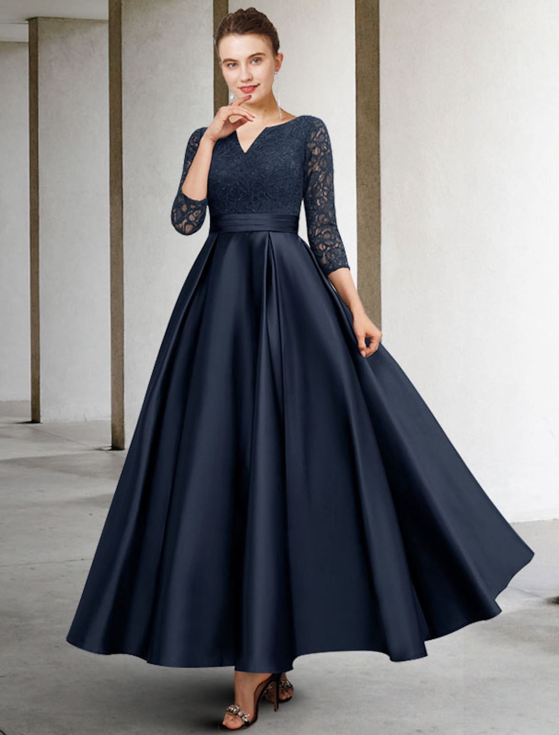 A-Line Mother of the Bride Dress Plus Size Elegant V Neck Satin Lace Length Sleeve