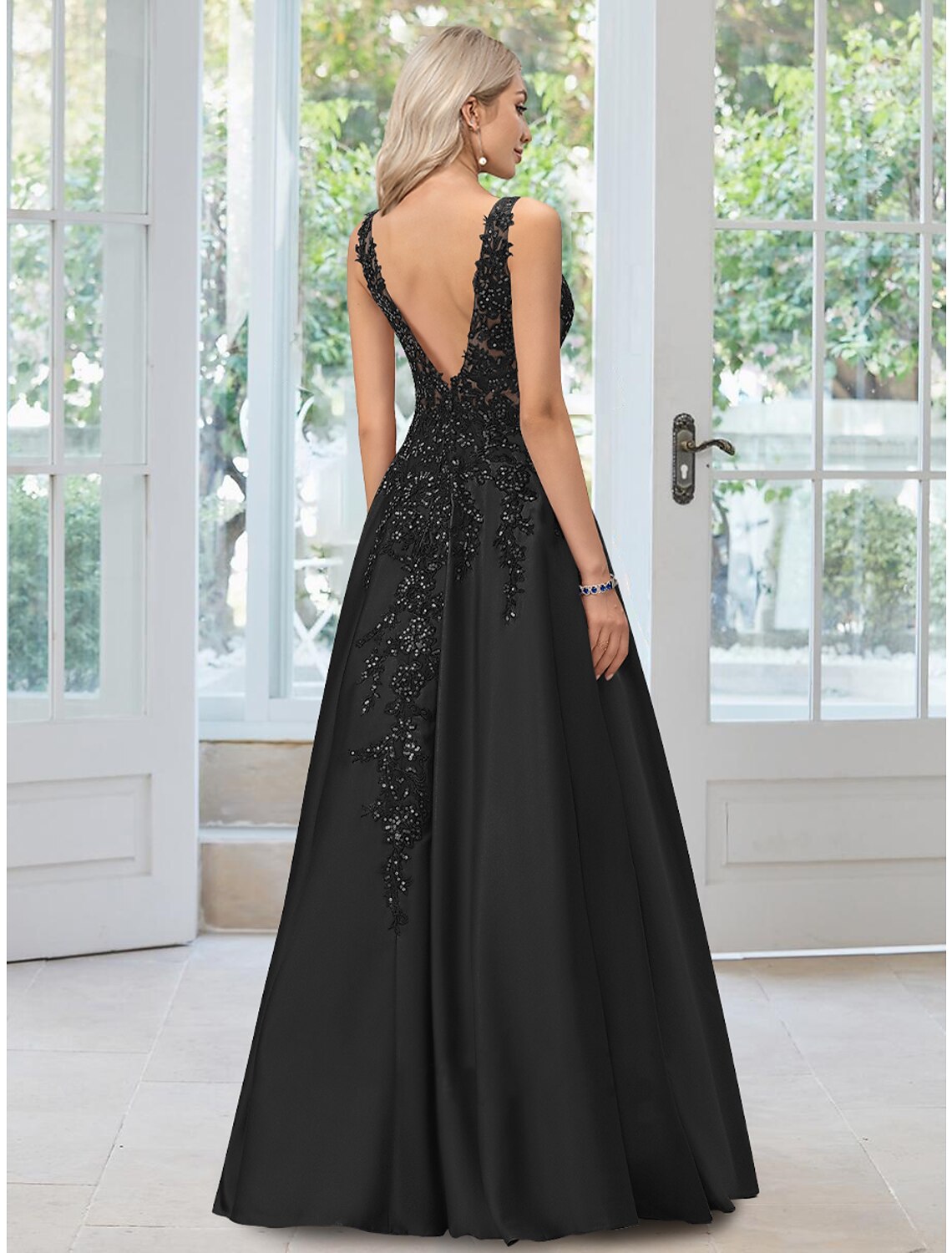 A-Line Evening Gown Black Dress Formal Floor Length Sleeveless V Neck Lace with Appliques