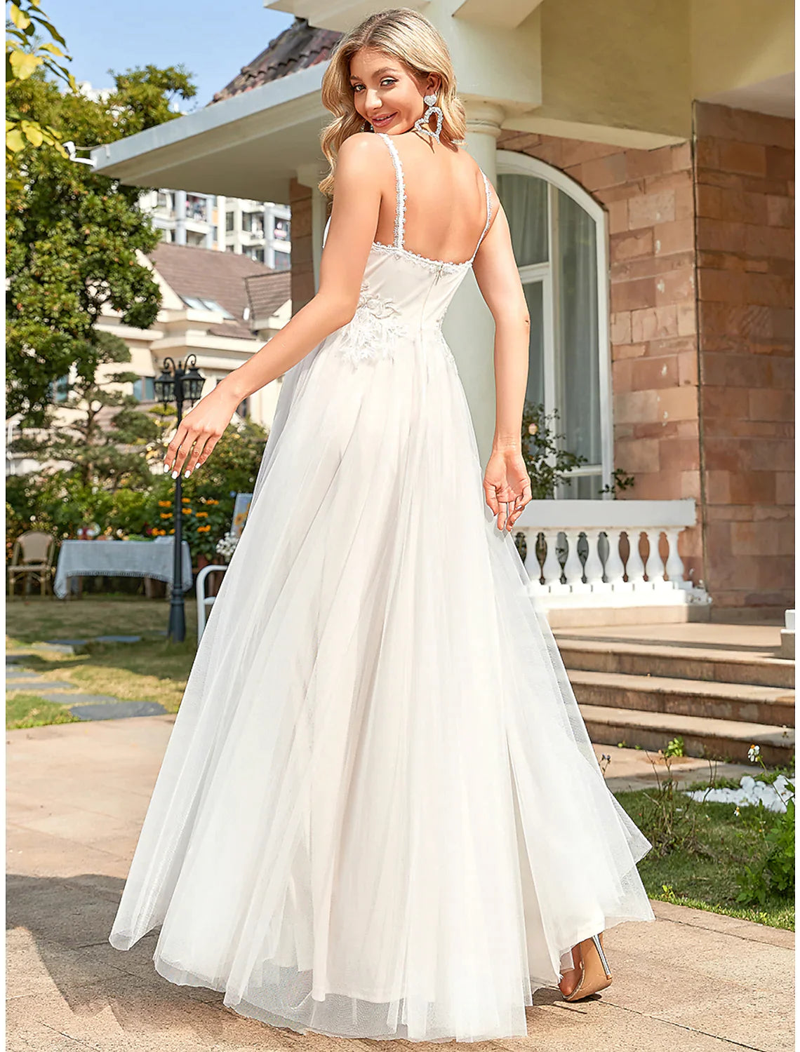 Beach Wedding Dresses Floor Length A-Line Sleeveless V Neck Tulle With Lace Embroidery